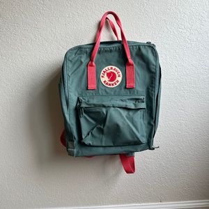 Fjallraven Classic Kanken Backpack + Shoulder Pads